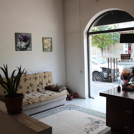Hostel Near The Square Tbilisi ภายนอก รูปภาพ
