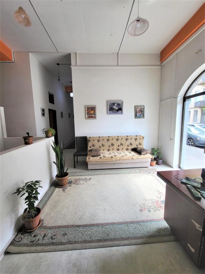 Hostel Near The Square Tbilisi ภายนอก รูปภาพ