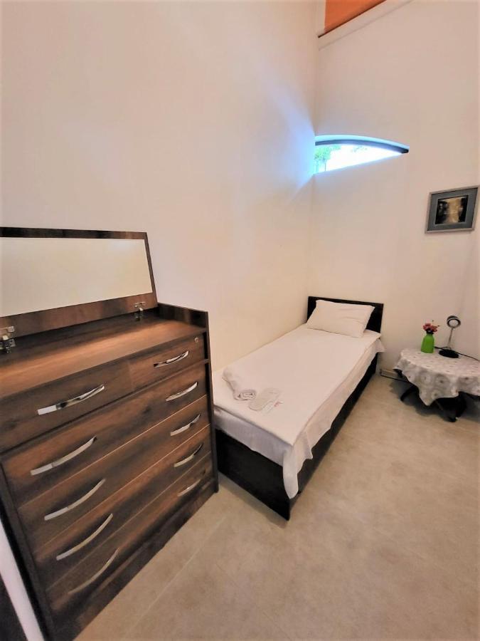 Hostel Near The Square Tbilisi ภายนอก รูปภาพ