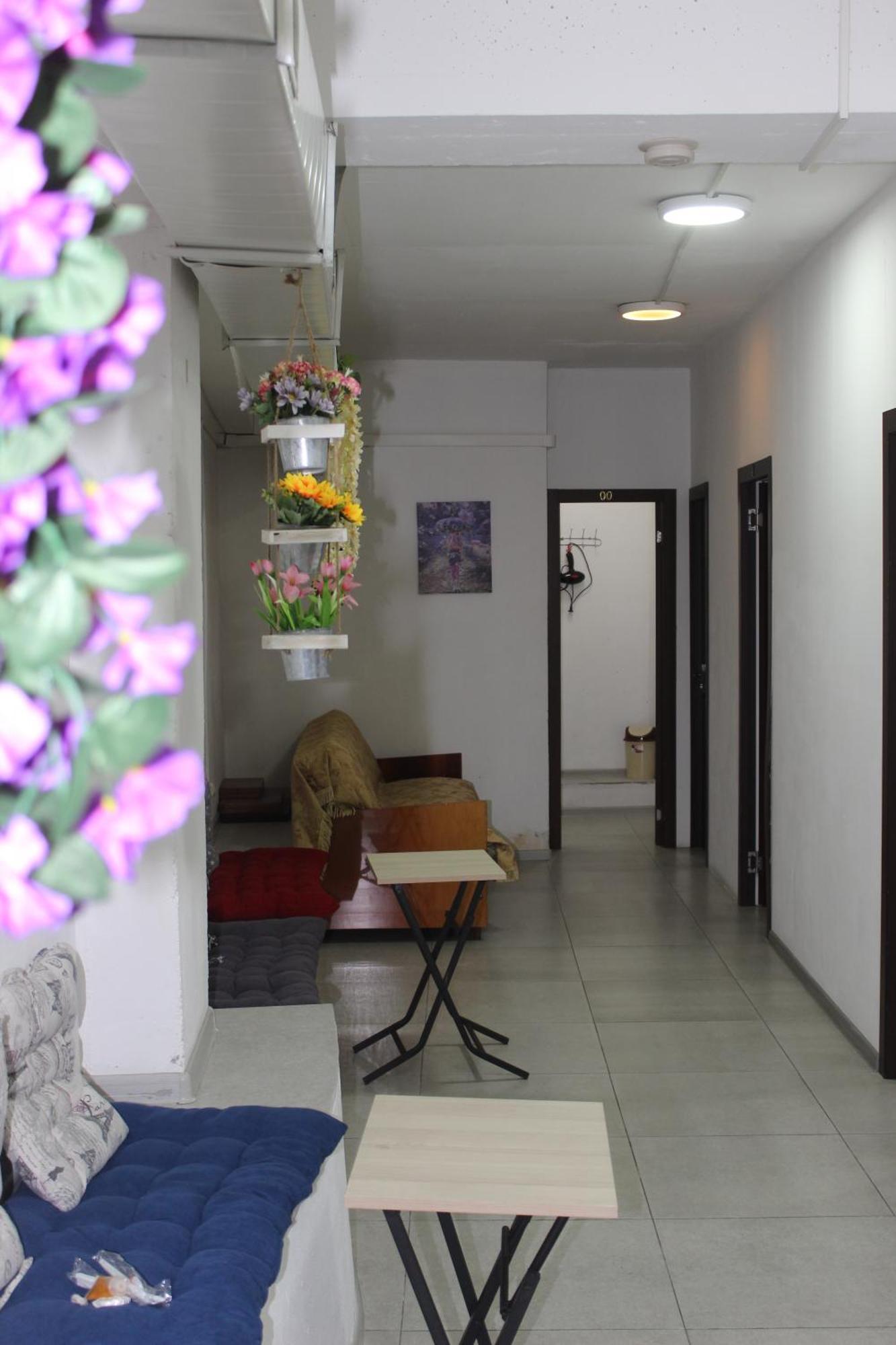 Hostel Near The Square Tbilisi ภายนอก รูปภาพ