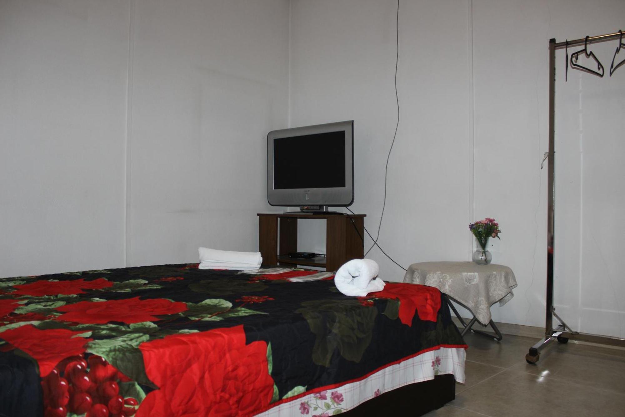 Hostel Near The Square Tbilisi ภายนอก รูปภาพ