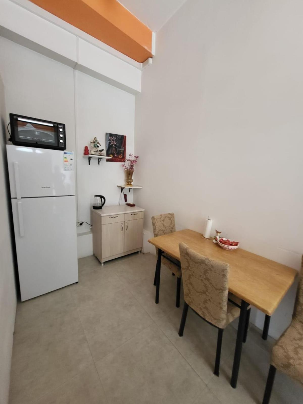 Hostel Near The Square Tbilisi ภายนอก รูปภาพ