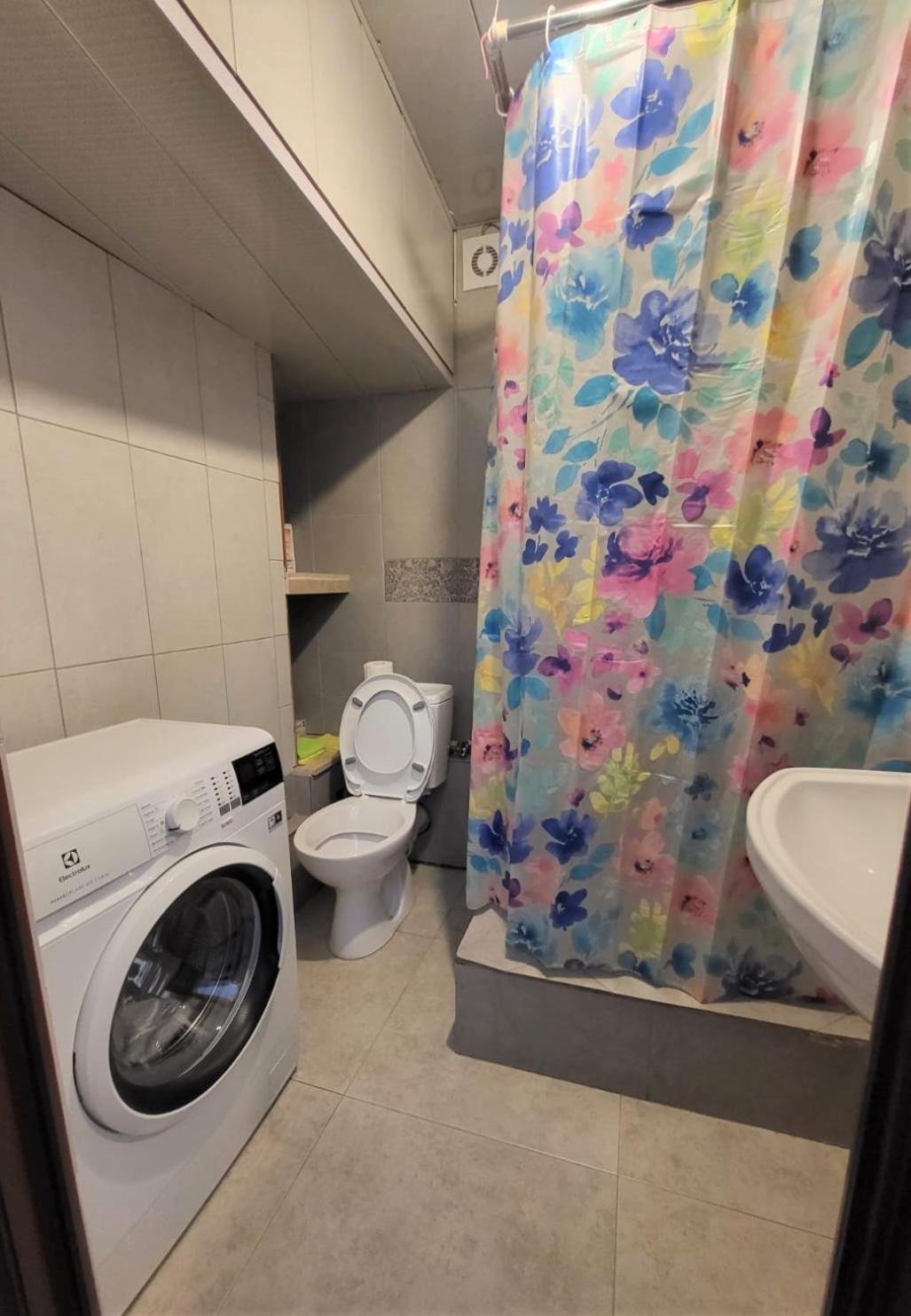 Hostel Near The Square Tbilisi ภายนอก รูปภาพ