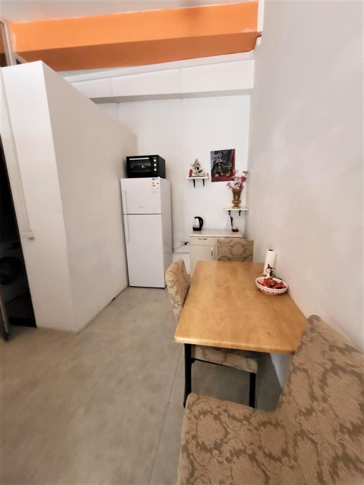 Hostel Near The Square Tbilisi ภายนอก รูปภาพ