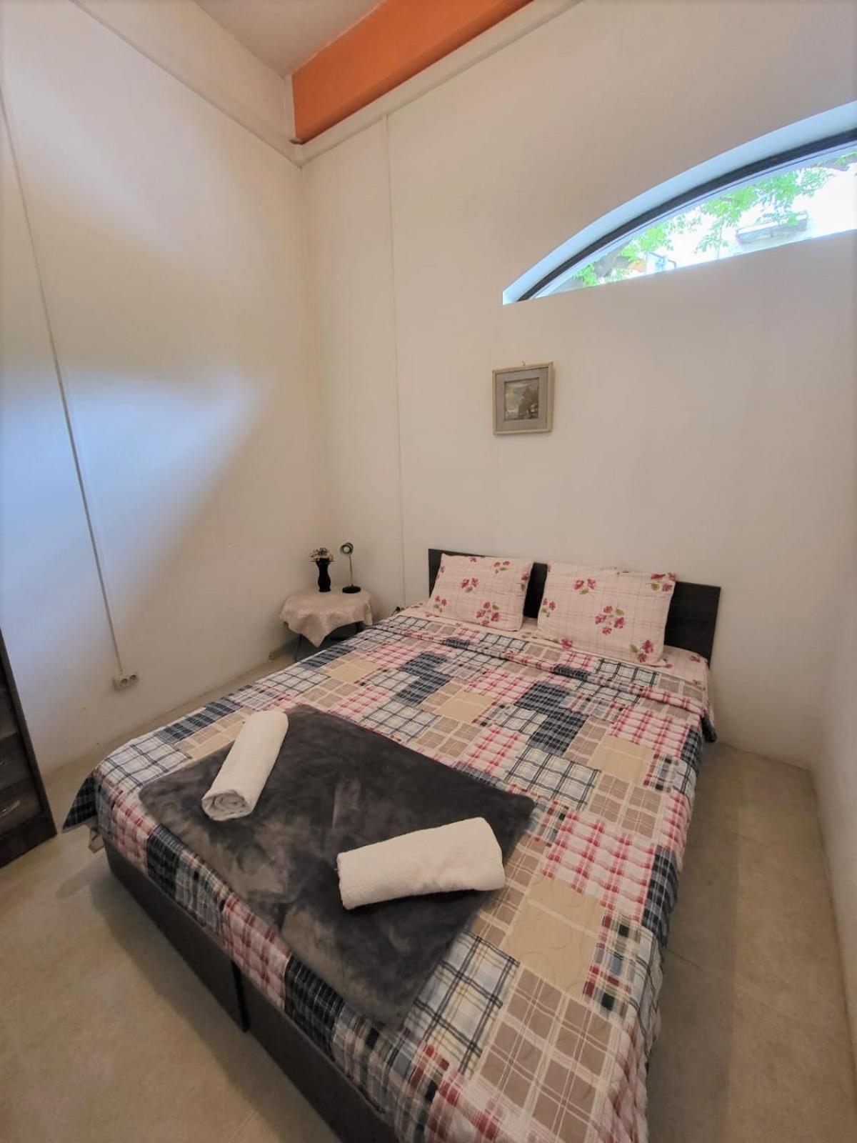 Hostel Near The Square Tbilisi ภายนอก รูปภาพ