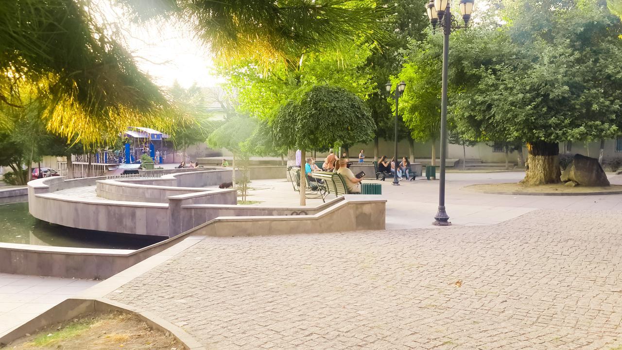 Hostel Near The Square Tbilisi ภายนอก รูปภาพ