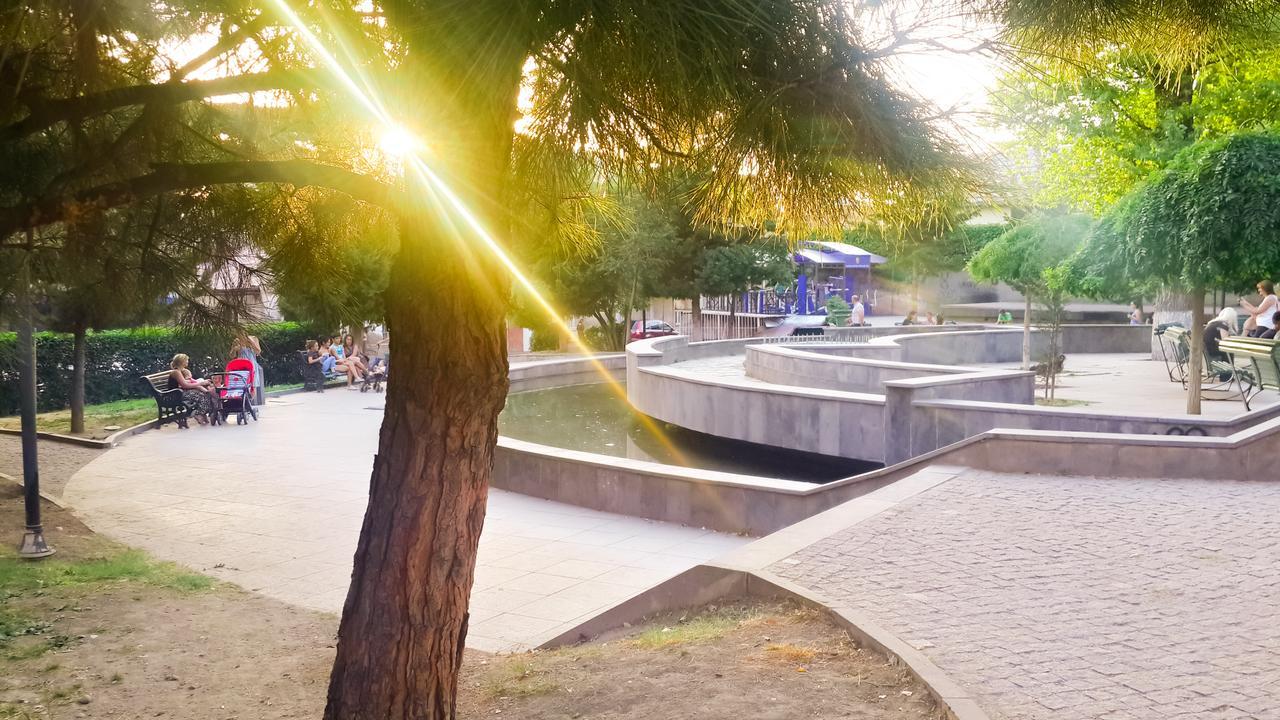 Hostel Near The Square Tbilisi ภายนอก รูปภาพ