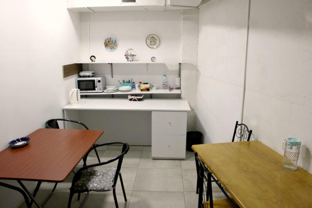 Hostel Near The Square Tbilisi ภายนอก รูปภาพ